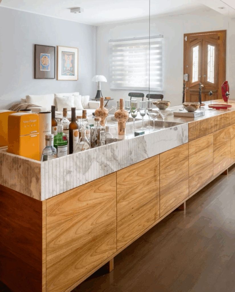 Home bar transforme um espaço da sua sala em um bar