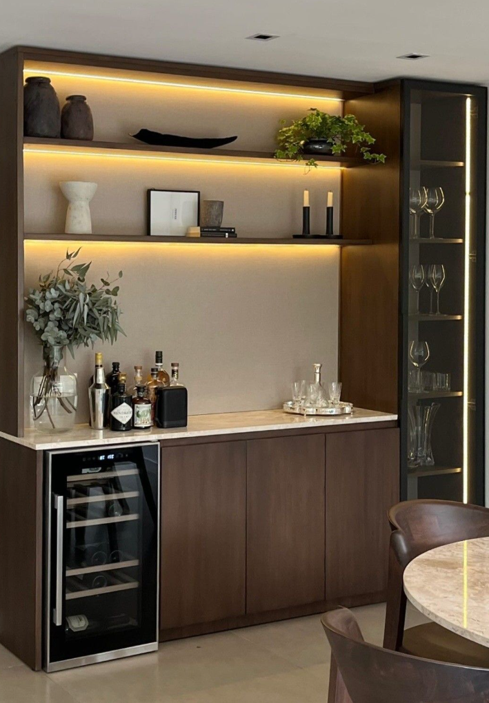Home bar transforme um espaço da sua sala em um bar