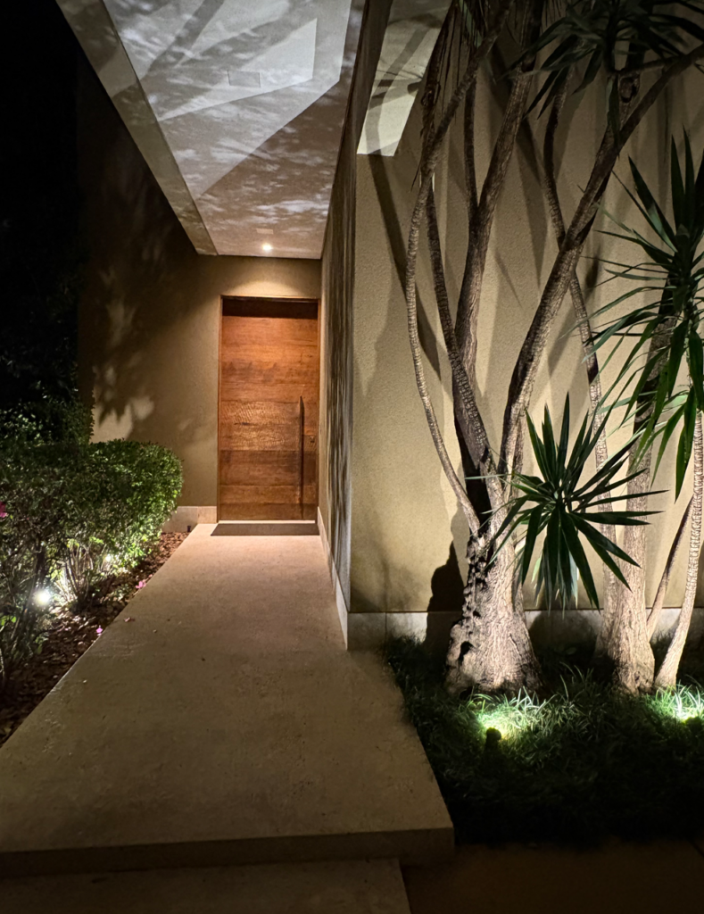  Iluminação cênica e ambiente para entrar na casa