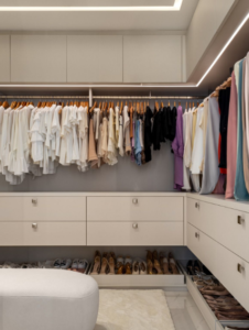 Como planejar um closet funcional e elegante 