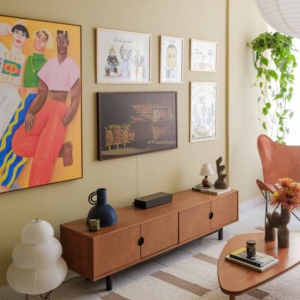 Como usar quadros na decoração Dicas de altura, local e composição